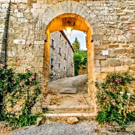Historic 14th Century Palazzo Appartement Sarteano